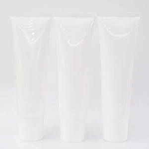 Tubs tous de plàstic en blanc